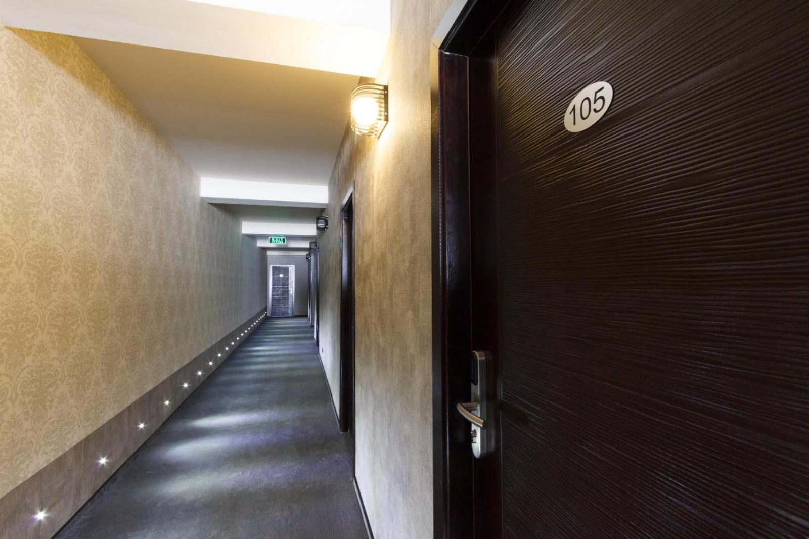YMY Hotel Târgu Jiu Buitenkant foto