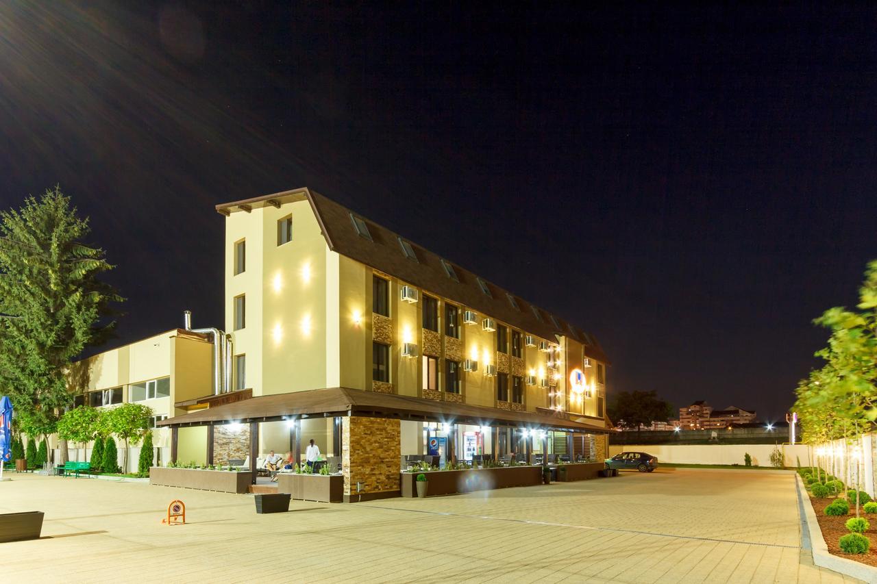 YMY Hotel Târgu Jiu Buitenkant foto