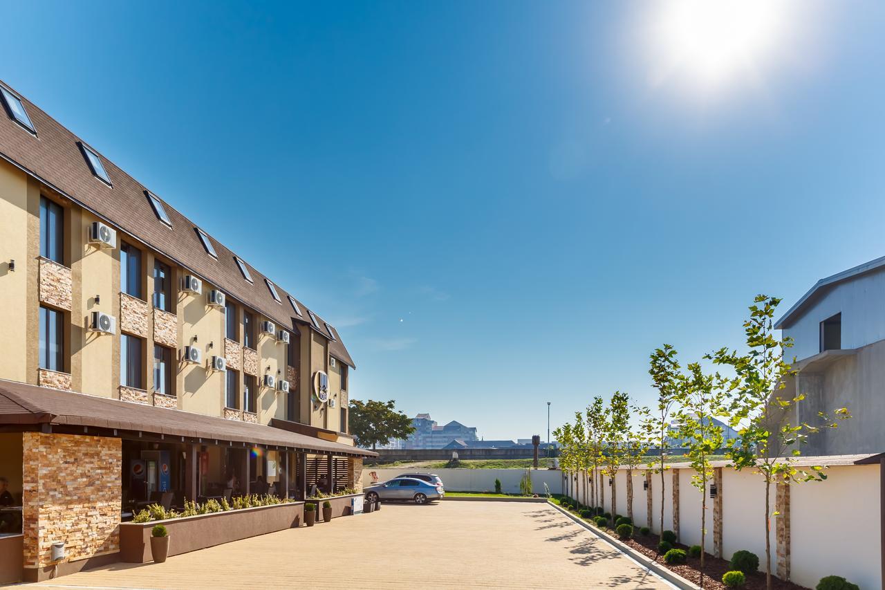YMY Hotel Târgu Jiu Buitenkant foto
