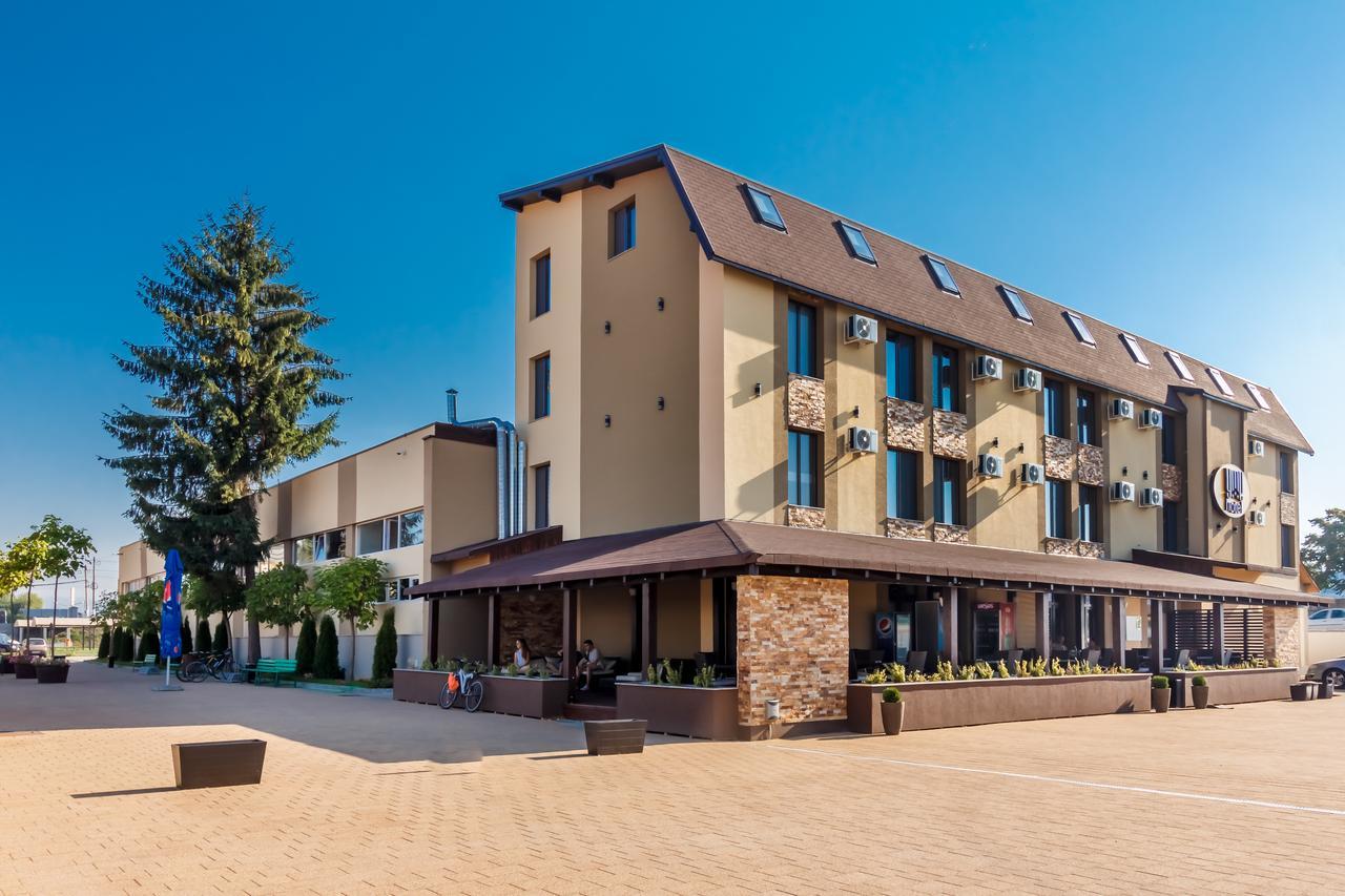 YMY Hotel Târgu Jiu Buitenkant foto