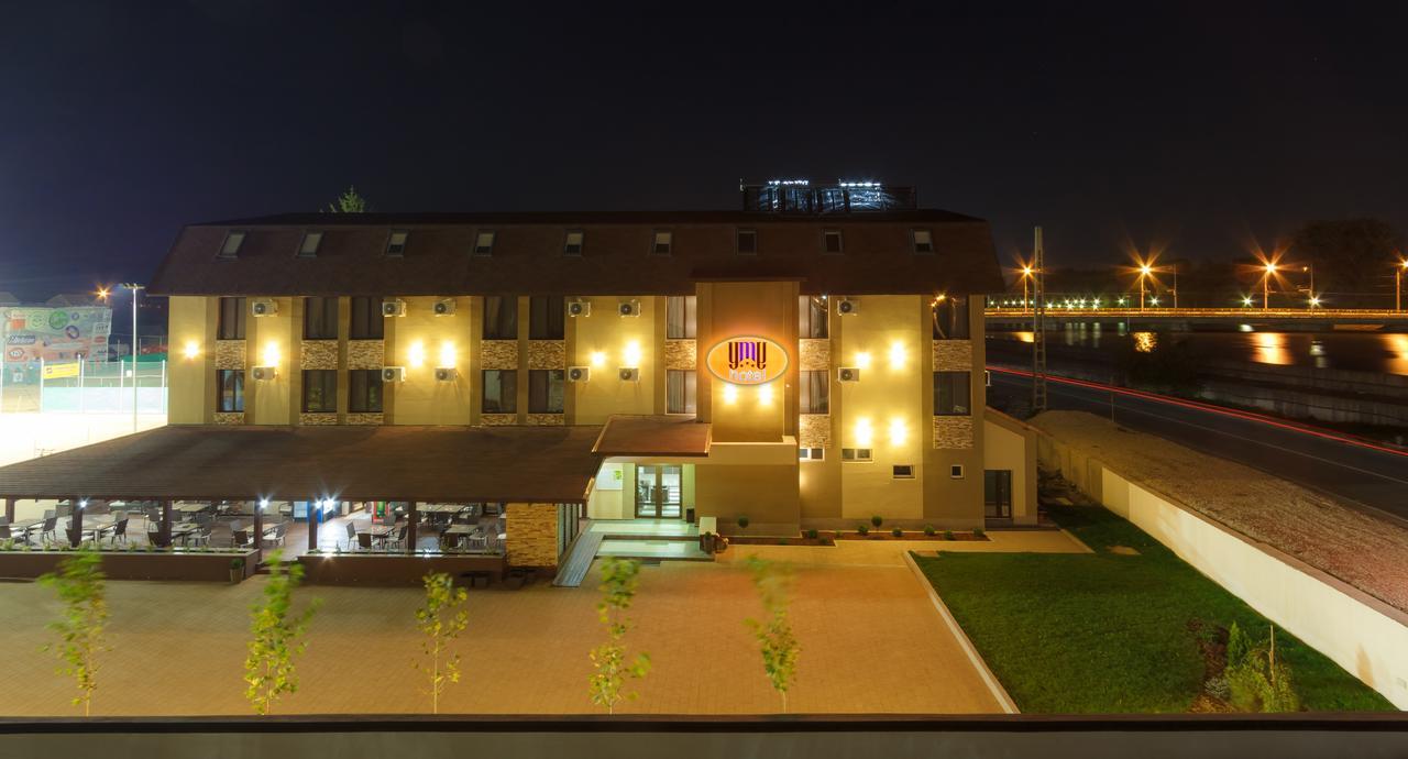 YMY Hotel Târgu Jiu Buitenkant foto