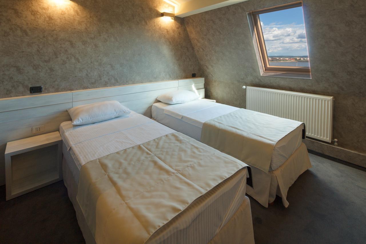YMY Hotel Târgu Jiu Kamer foto
